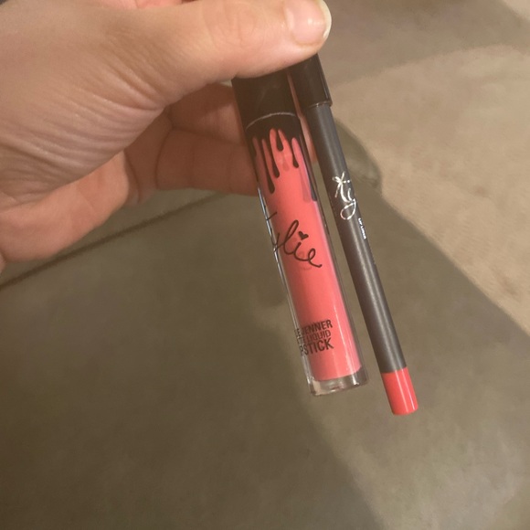 Kylie cosmetics lip kit in the shade ON Wednesdays - Picture 7 of 9